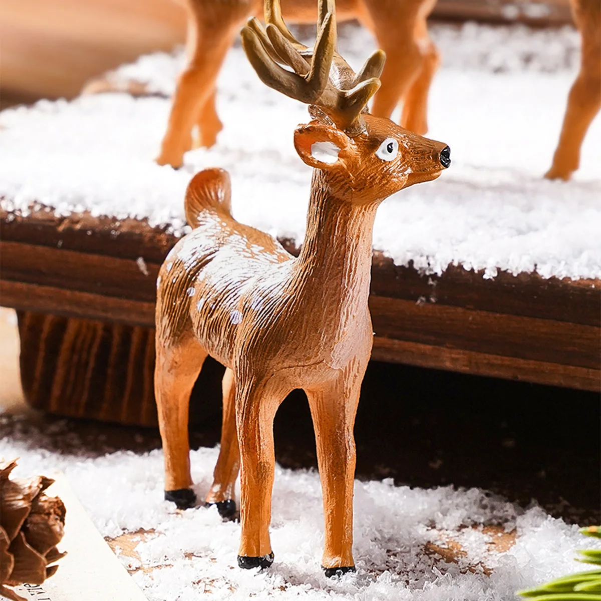 3 Stück, Weihnachts-Mini-Rentier-Harz-Ornamente, bunte dreidimensionale Hirsch-Tischdekorationen, Kunsthandwerk – Detail 3