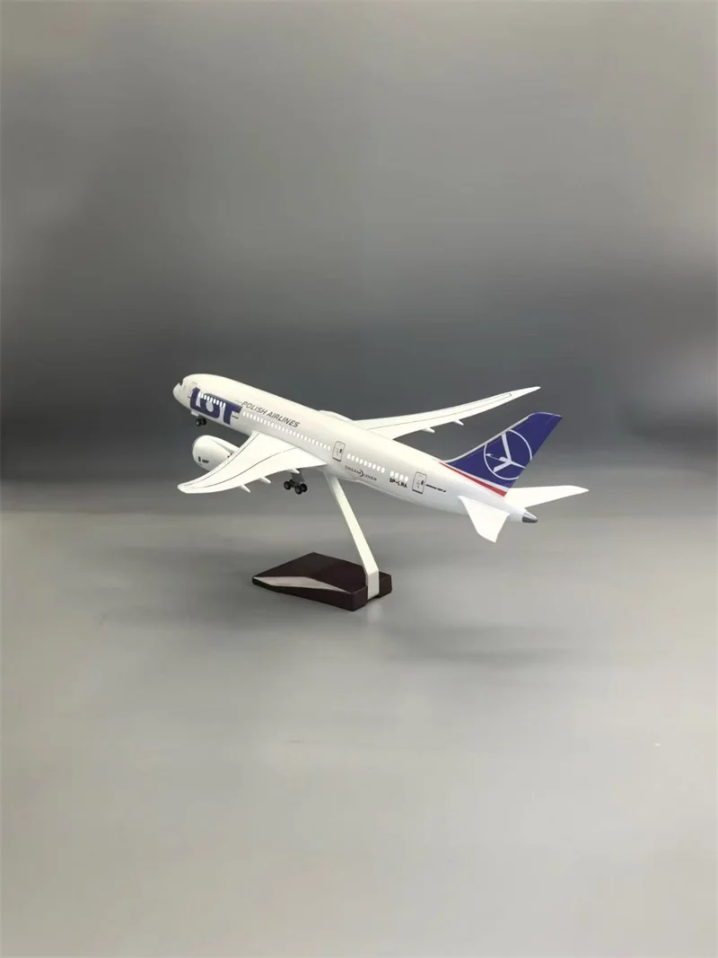 1/130 Scale 43CM Airplane LOT 787-8 Polish Airlines Model With  Light Wheel Diecast Resin Plane Collection Display Gifts Fans view 4