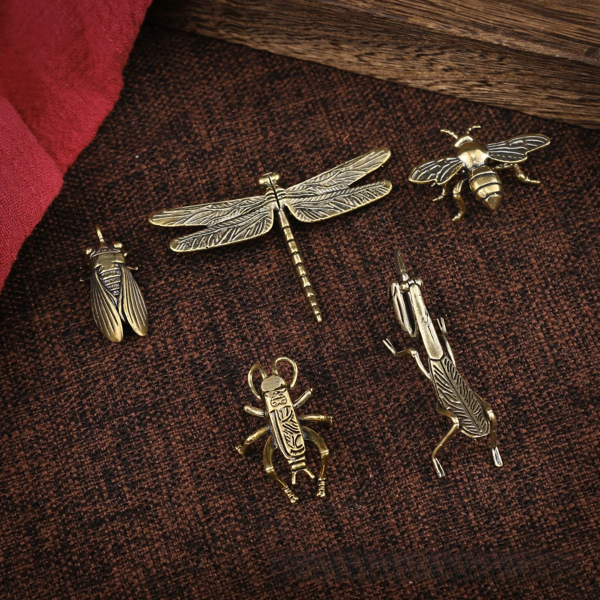 Bronze Cicada Cricket Mantid Bee Tea Pet Figurines - Desktop Decorative Insects Collectible Artifacts for Home Garden