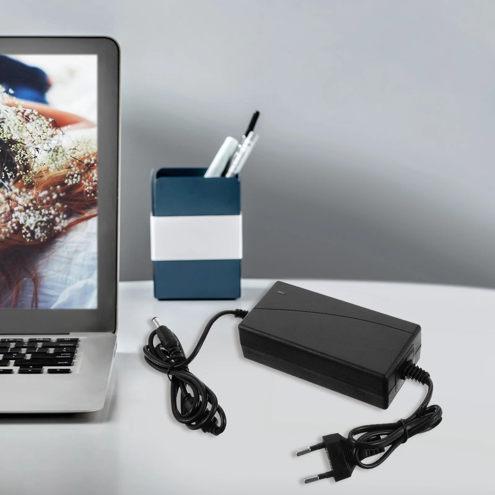 

12V 3a 2 Round Pin Power Supply Adapter Hard Plastic Case for LED Light Security Cctv Digital Equipment