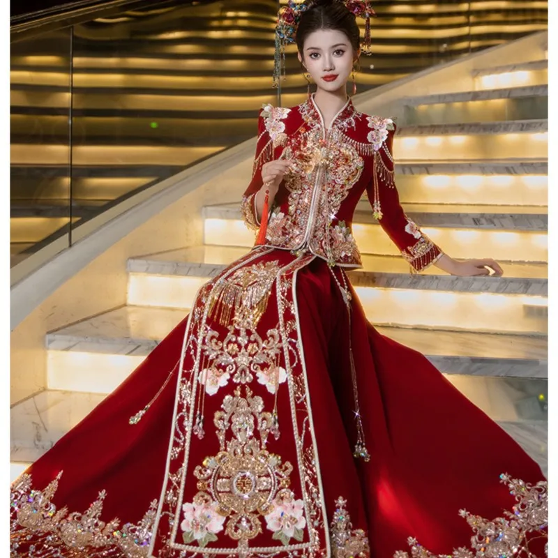 

Новый стиль свадебного платья с воротником в китайском стиле для свадебной церемонии из тяжелого бархата.