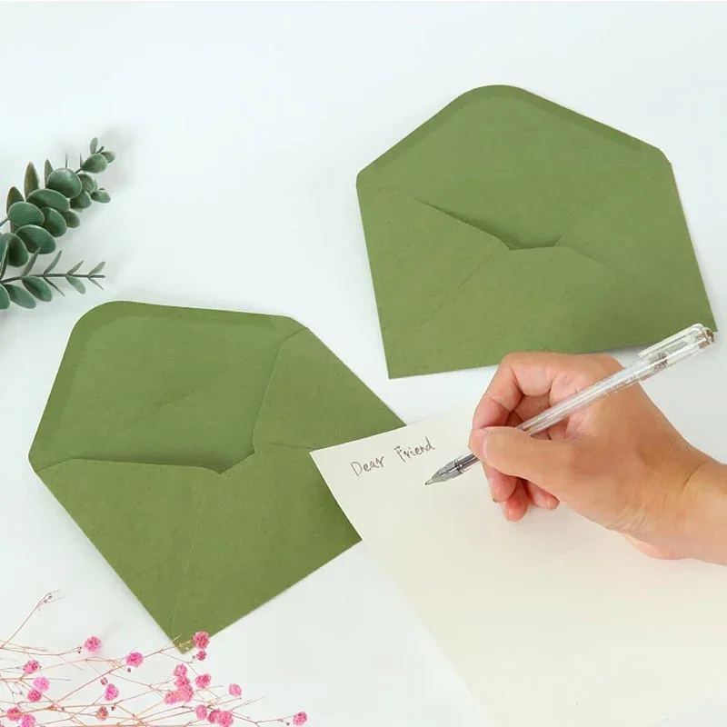 50pcs Retro สีเขียวซองจดหมาย 120g กระดาษคราฟท์ 184x133 มม.คําเชิญงานแต่งงานธุรกิจ Supplie โปสการ์ด Giftbox บรรจุภัณฑ์เครื่องเขียน
