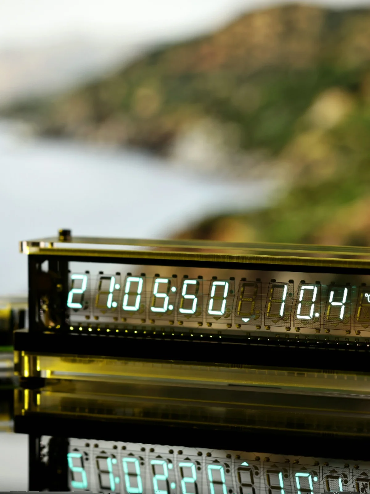 Transparent VFD Screen VFD Clock Benchmarking IV18 Transparent Base VFD Screen Wireless Temperature and Humidity Measurement