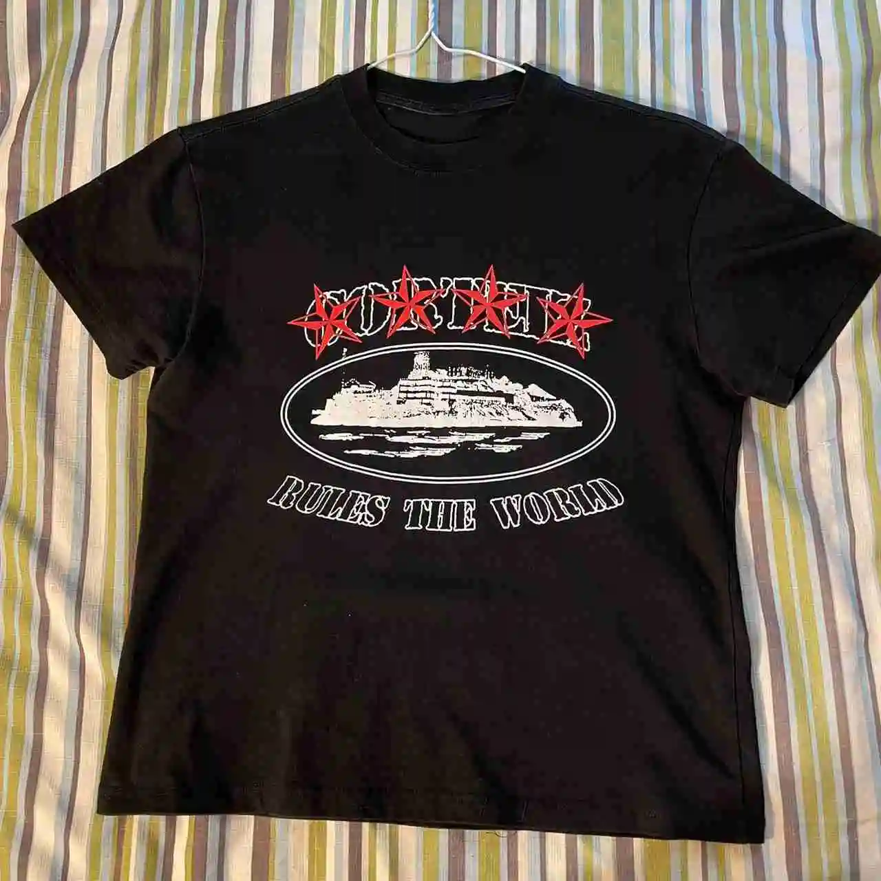 Camiseta Gráfica Vintage Trend Island 2026