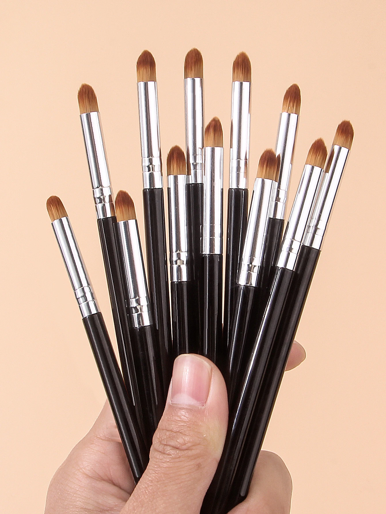 12本の尖った多機能アイメイクブラシセット - コンシーラー、アイシャドウブレンド＆ディテールブラシ、ポータブル美容ツール