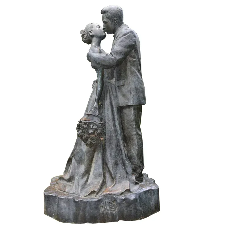 Bronze Statue Bronze Wedding Couple Character Love Theme Sculpture Outdoor Park Wedding Decoration Ornament Showing Love Story.