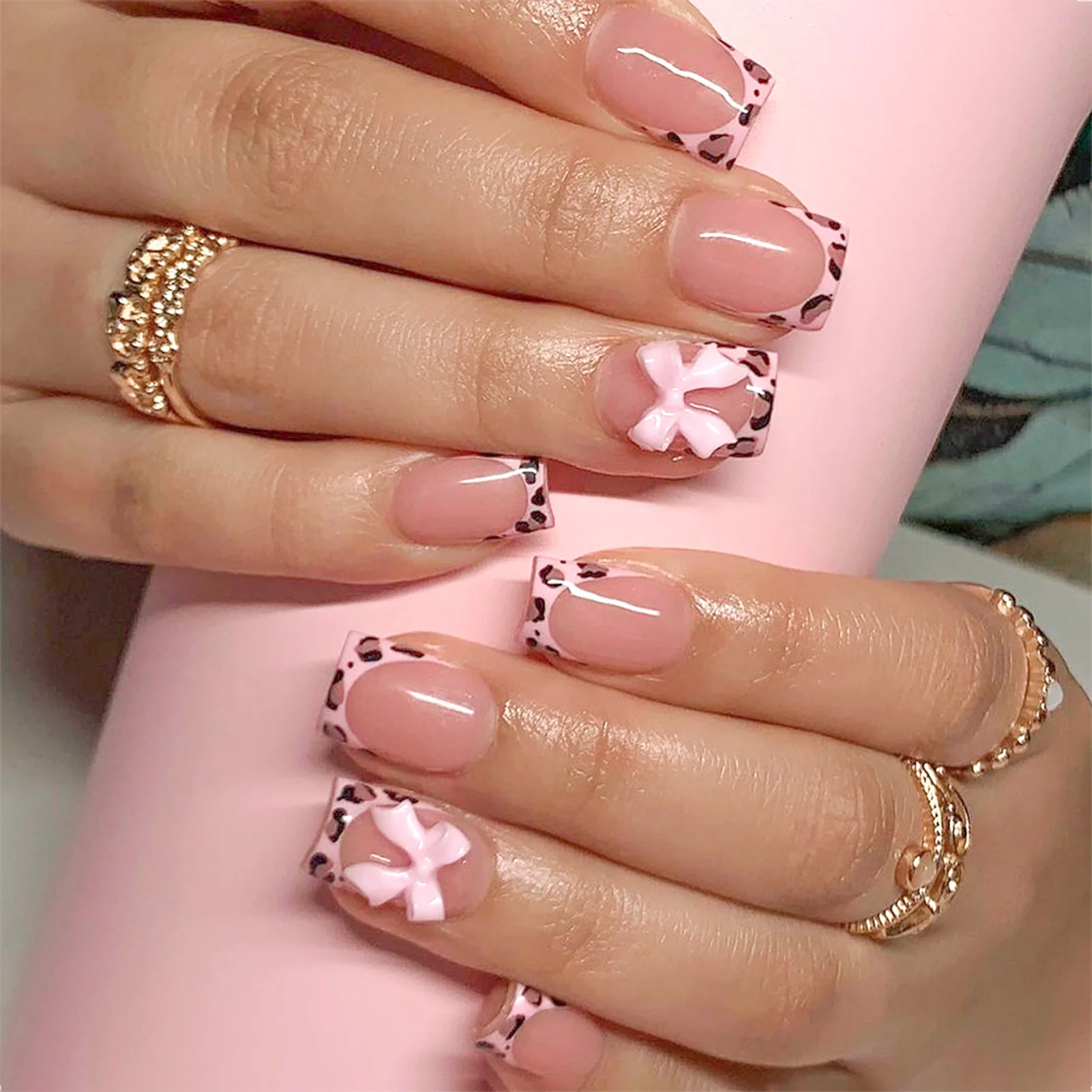 24Pcs Almond Fake Nails Leopard Printed Reusable Press on Nails Full Cover Acrylic False Nails Patch for Women DIY Manicure Art