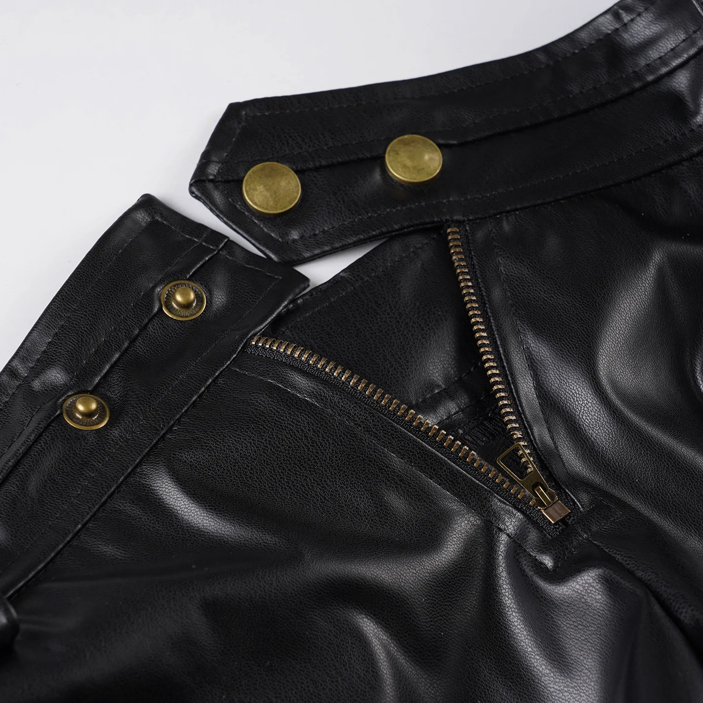 Pantaloncini sexy stile punk da donna in ecopelle attillati neri in pelle PU tinta unita