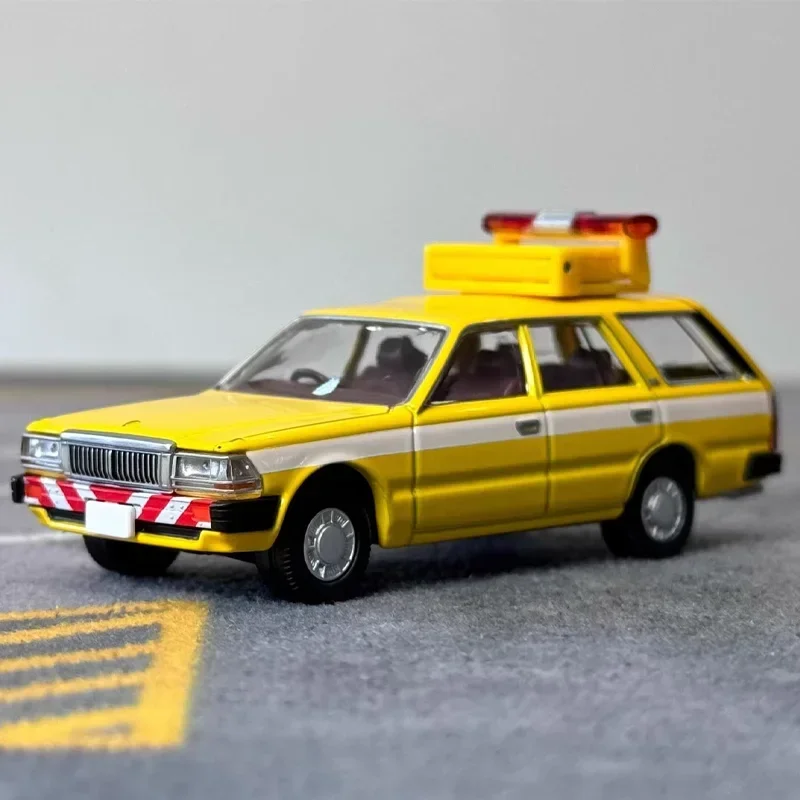 TAKARA TOMY TOMYTEC Tomica 1/64 TLV-N306a Nissan Cedric Van Road Patrol Car Alloy Toy Motor Diecast Metal Model Gift