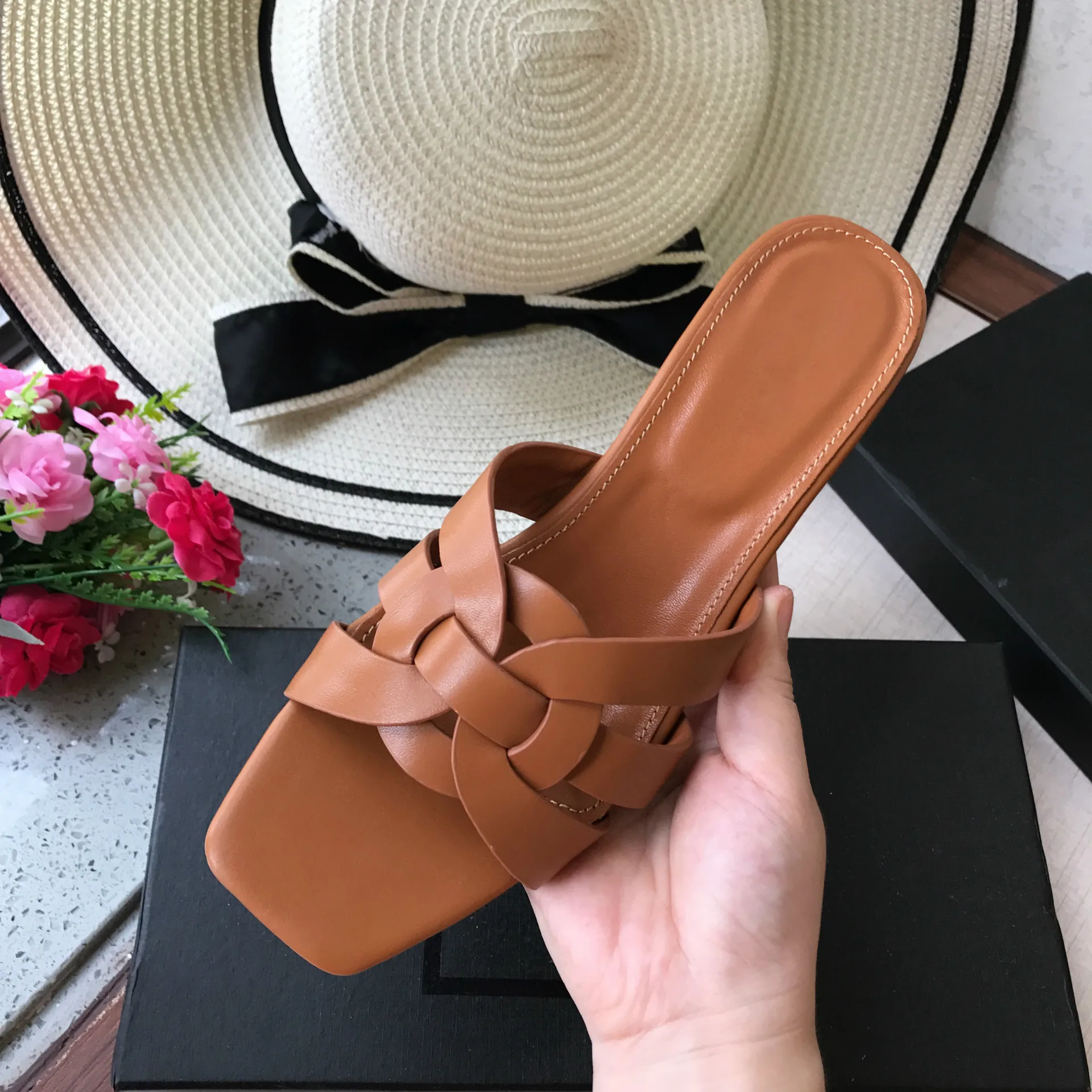 

Ladies Brown 4.5cm Slippers Braided Hollow Sandals & Slippers Large Size Non-Slip Outdoor Indoor Slippers Daily 35-41 Footwear