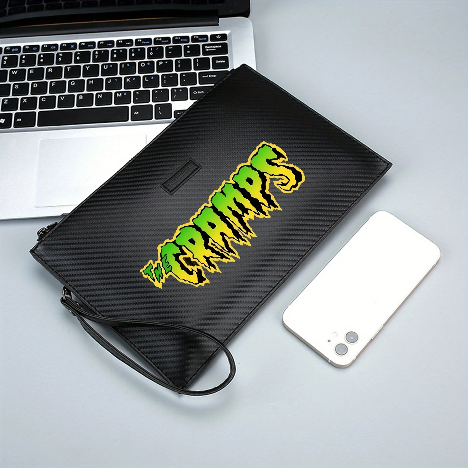 حقيبة يد رجالية من البولي يوريثان مطبوعة أنيقة بشعار نص أصفر أخضر، عصرية وعملية للحمل اليومي #3