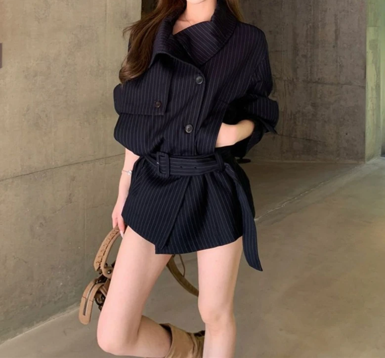 Chaqueta cortavientos con solapa a rayas para mujer en otoño 2025, nuevo Top de longitud media con temperamento suelto de alta gama