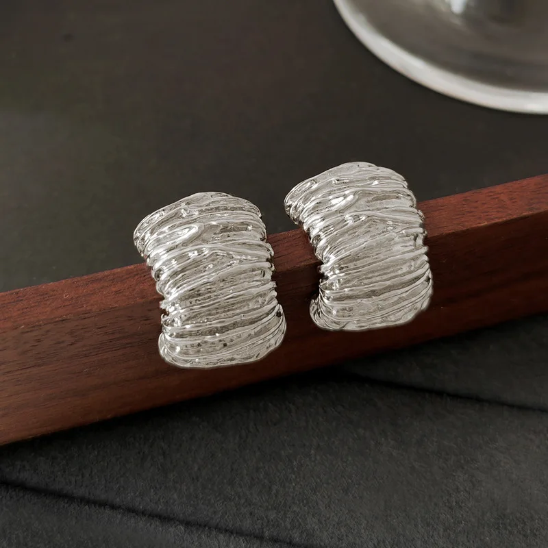 Charm Fold and Wrinkle C Shape Stud Earrings for Women Temperament Fashion Hip Hop Rock Party Jewelry Korea Earring Accessories