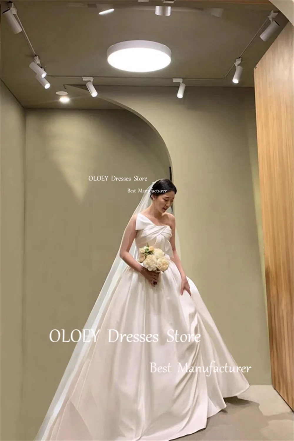 OLOEY Simple White Satin Wedding Dress Korea Photoshoot Strapless Bridal Gown Floor Length Corset Back Sleeveless Custom Made