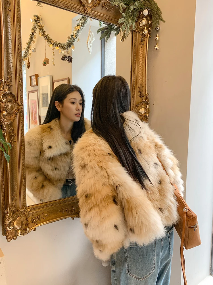 

Корейский бренд Han Yun En: Модная женская шуба с леопардовым принтом и горным дизайном для повседневной носки