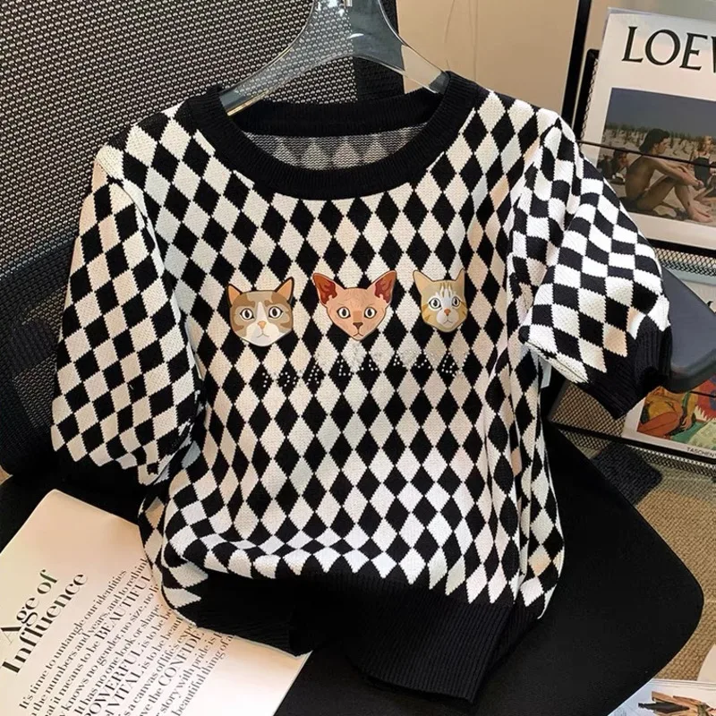 Summer Checkerboard Knitted Sweater Women Cartoon Cat Embroidered Short Sleeve Thin Ice Silk Sweater Casual Chic Knitwear Tops