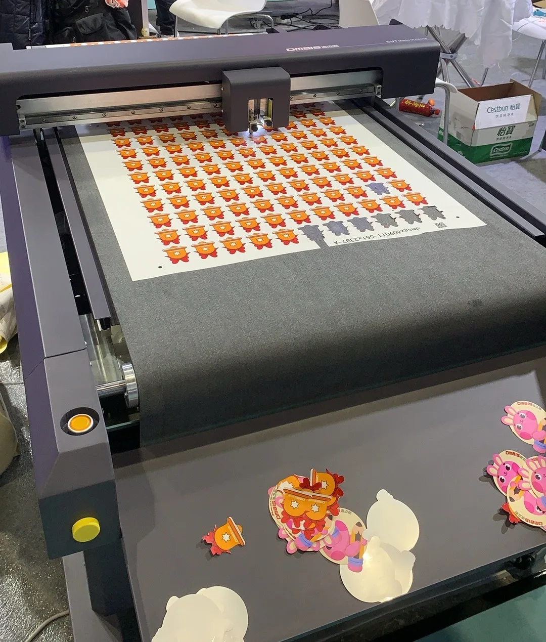 6090 Flatbed Two Head High Productivity Die Cutting Machine Servo Motor Full Touch Screen Automatic Positioning Cutter Plotter