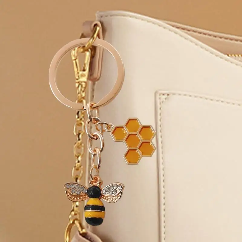 

Bee Bag Charm Backpack Pendant Bee Keychain Rhinestone Sparkling Animal Key Chain Decor For Women Men Teacher Students Christmas