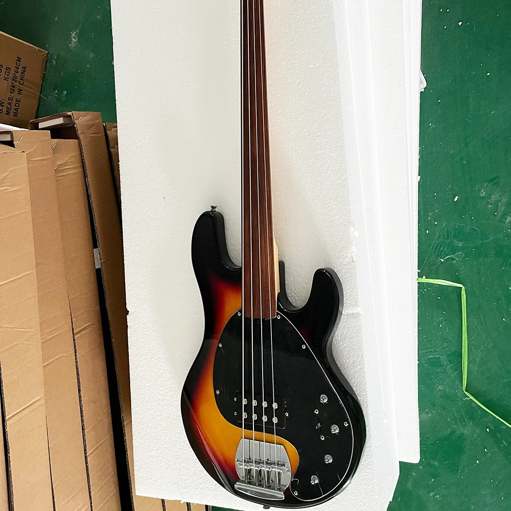 

Электробас-гитара с 4 струнами, без ладов, цвета Tobacco Sunburst, с активной системой звукоснимателей, грифом из палисандра, с возможностью индивидуальной настройки