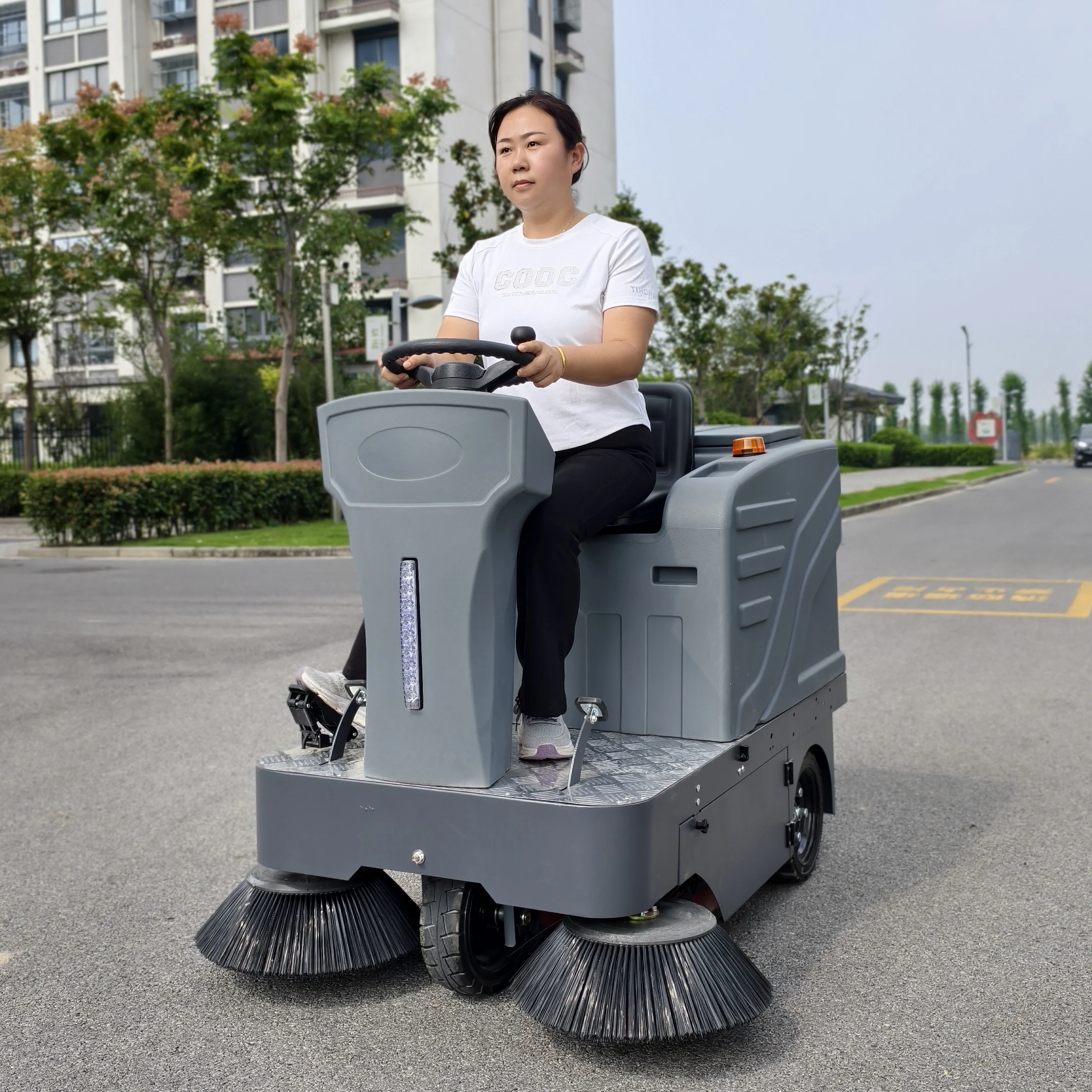 Patented Electric Commercial Ride-On Sweeper, Self-Propelled High Pressure, 99% Debris Clean, Suitable for Factory/Warehouse