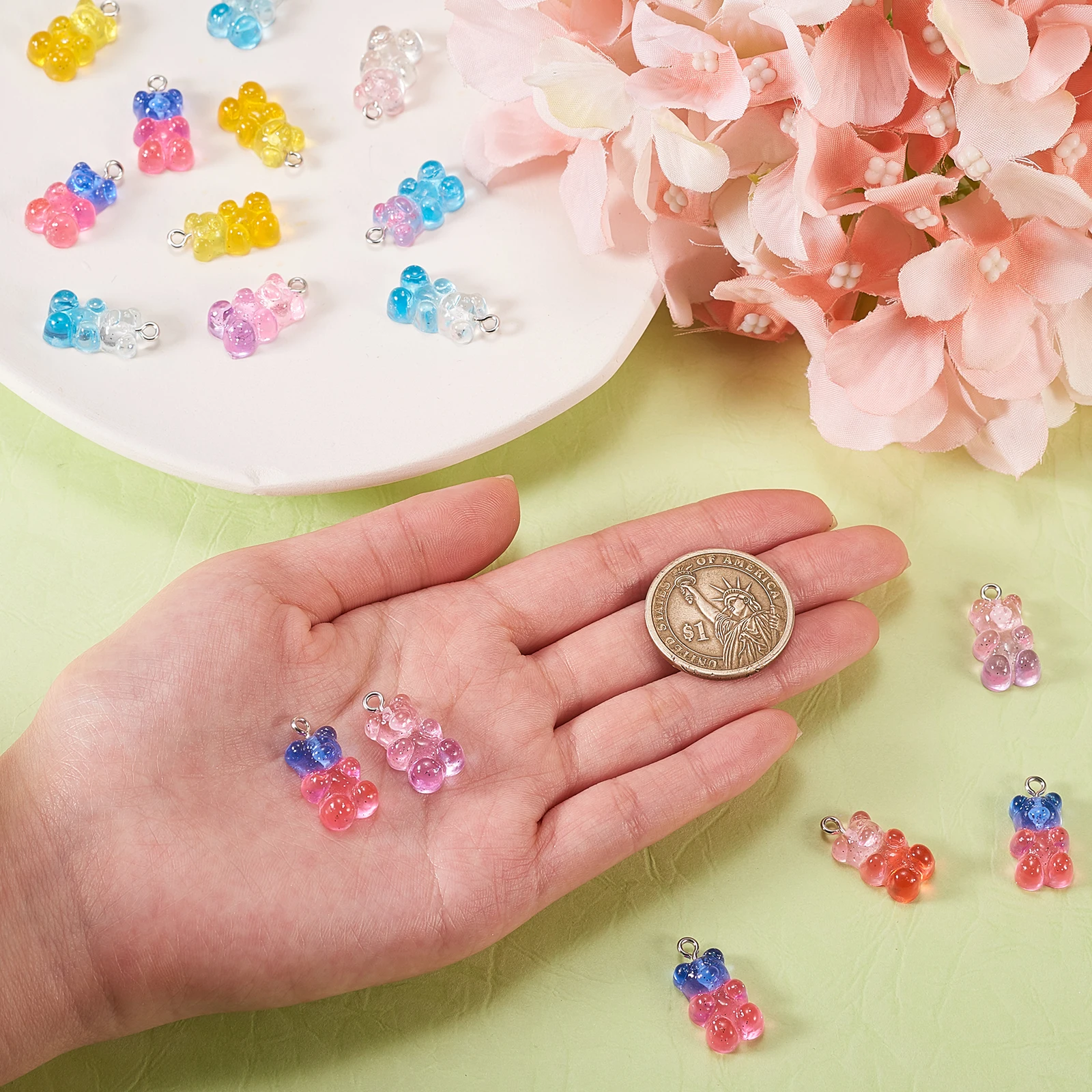 160Pcs Cute Bear Shaped Transparent Resin Pendants with Glitter Powder Imitation Animal Candy Charms for Keychain Jewelry Making