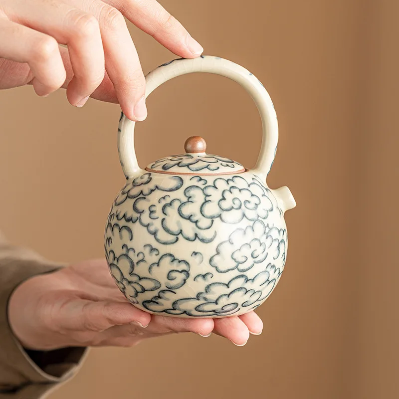 High-Temperature Resistant Blue and White Porcelain Teapot Large Capacity Brewing Teapot Exquisite Portable 230ml Mini Teapot