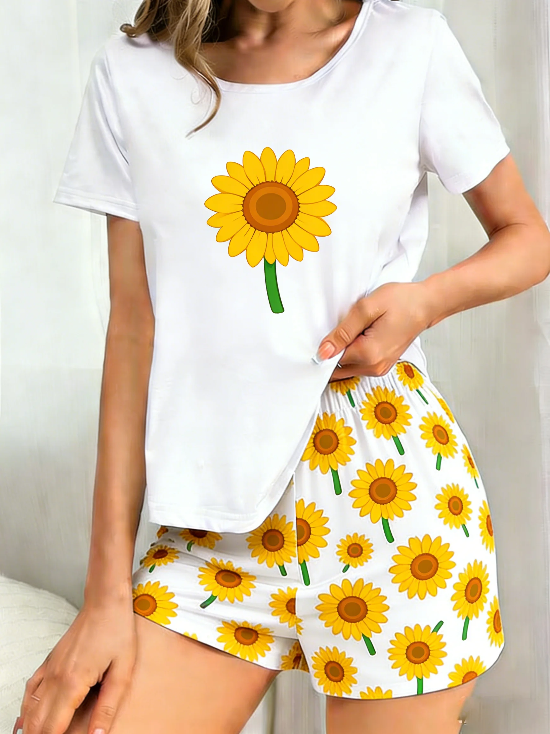 

Женская пижама с короткими рукавами и принтом подсолнечника