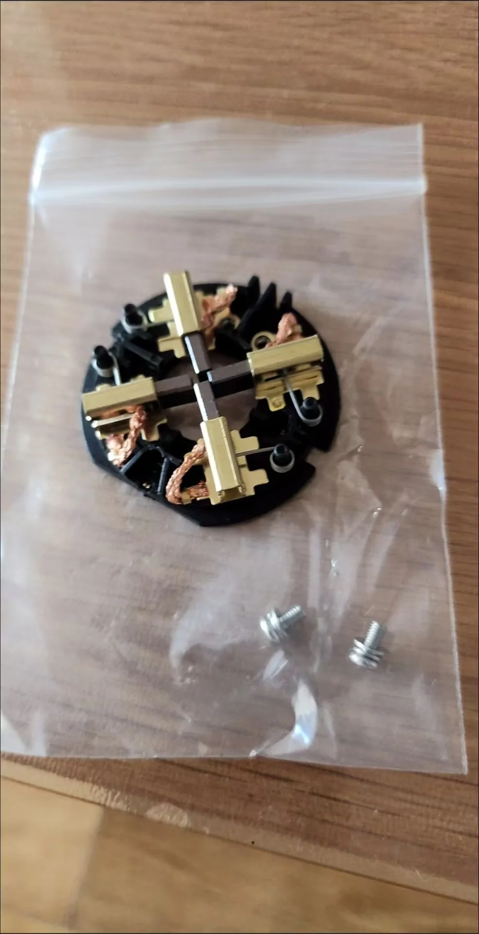 

Держатель угольной щетки (модели N234763/N412223, 20 В) для электроинструментов DCF889, DCS391, DCF059KL