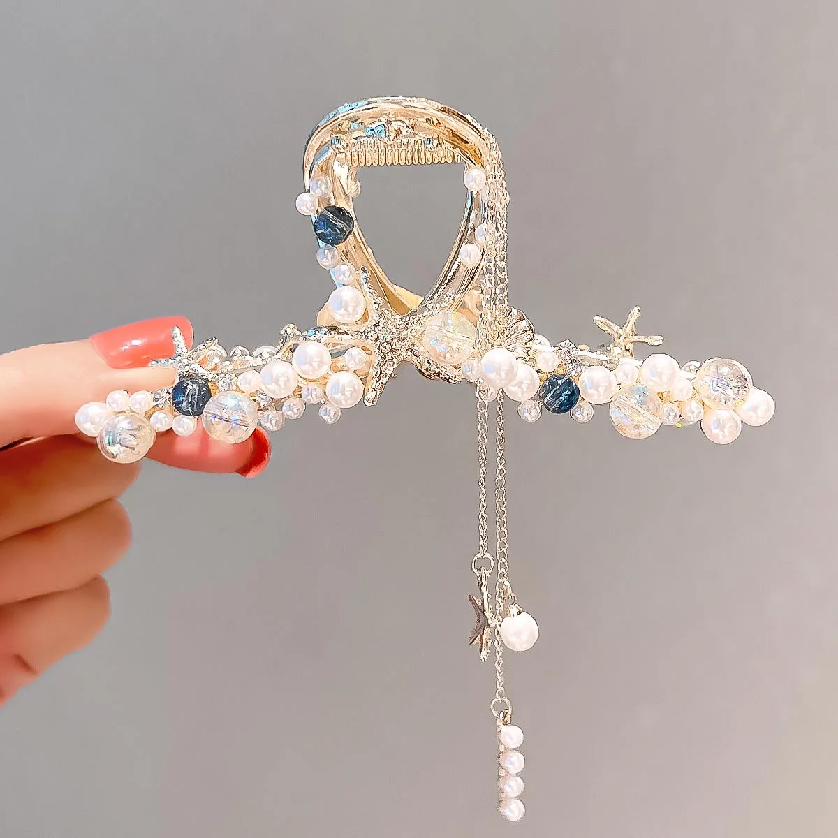 Elegante große Haarklammer mit Perlenkristallquaste, goldfarbene Legierung, rechteckige Form mit Seestern-Muschel-Akzenten für stilvolle Hochsteckfrisuren – Detail 3