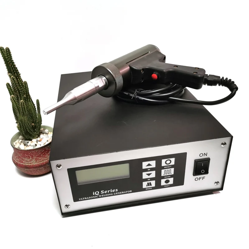 28Khz 800W Gun Type Ultrasonic Plastic Spot Welding Generator For Sound Absorbing Fleece