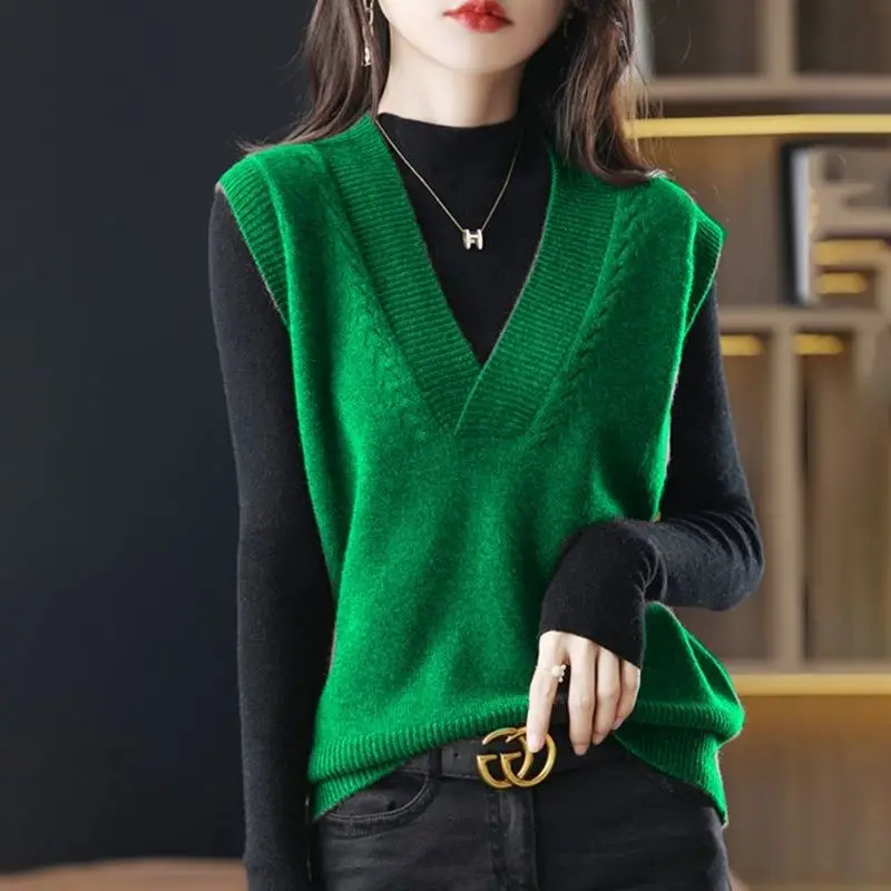 Korean Fashion Women Solid Sweaters Vest Spring Autumn New Loose Sleeveless V-neck Harajuku Vintage Casual Pullover Tops 2023