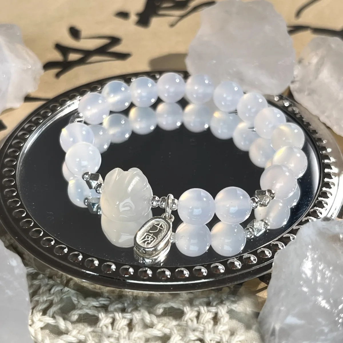 Agate South Red Lychee Frozen Crystal Bracelet for Women, Retro White Rabbit Bracelet for Women