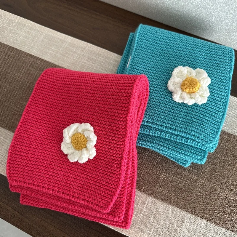 

Knitted scarf with handmade floral embroidery, winter warm solid-color neck warmer, cute and sweet student neck-protecting