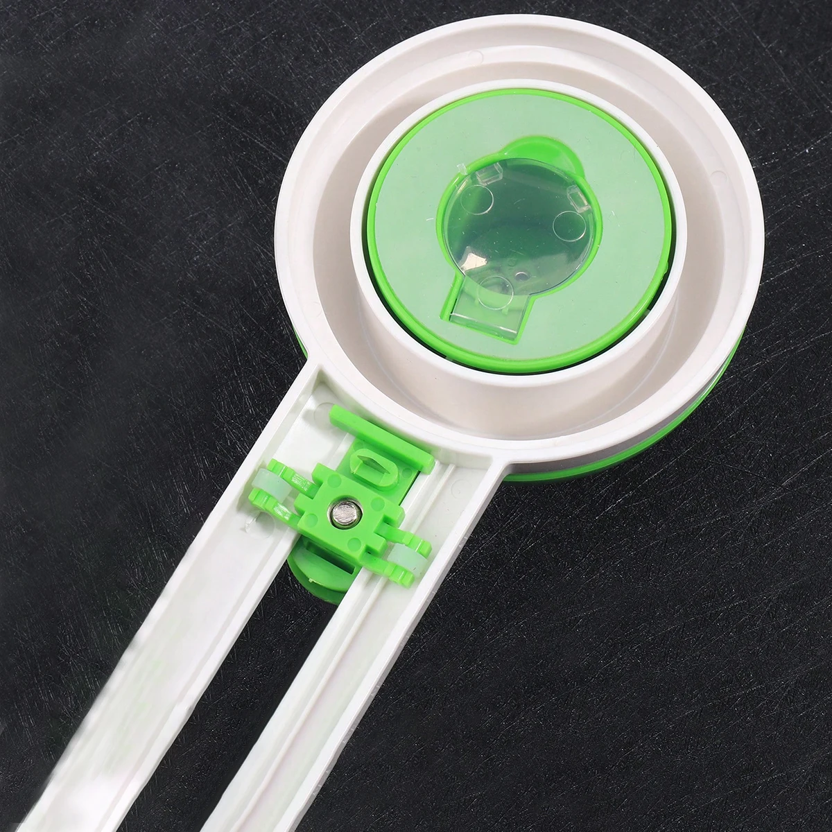 1 taglierina per carta rotonda verde, utensile da taglio manuale che può essere ruotato, biglietto d'auguri fatto a mano, posizionamento in cartone, carta rotonda