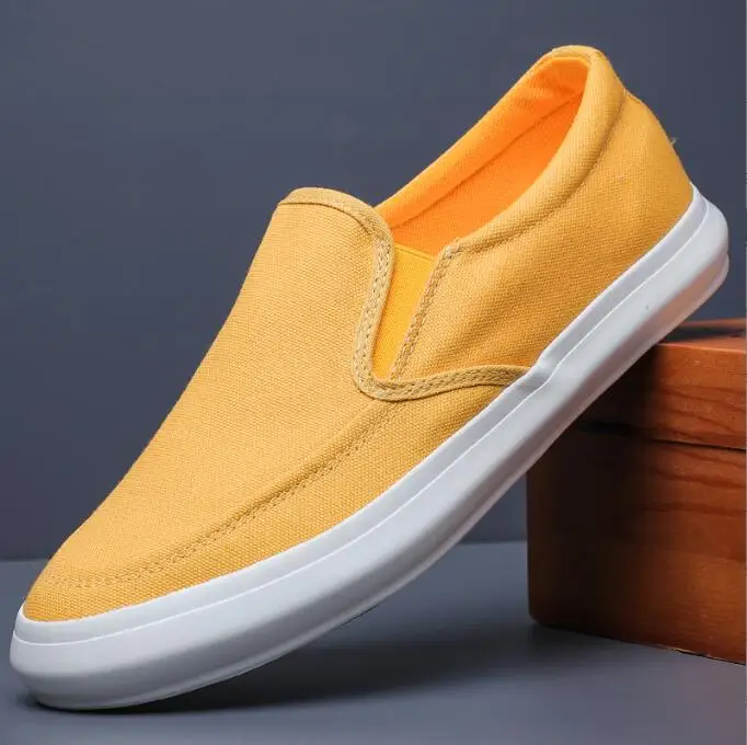 Sepatu kanvas pria, kasual musim gugur baru bernapas lembut Slip-On untuk pria Loafer sepatu nyaman Low-top sneaker