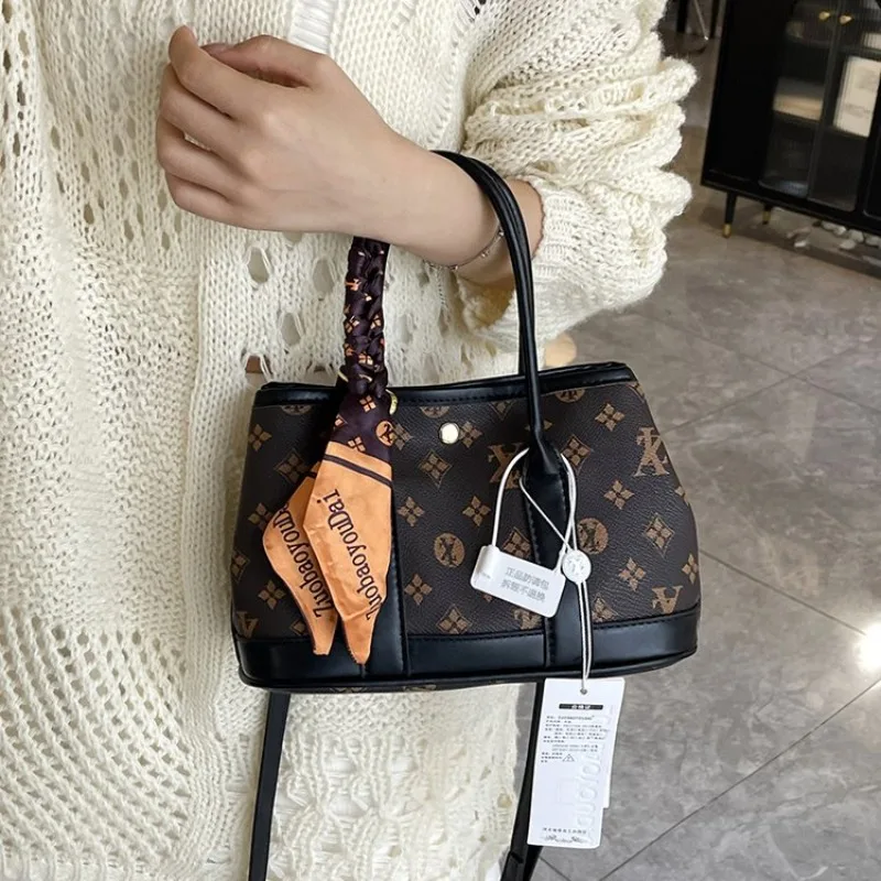 

Chic Women Handbag Retro Maillard Underarm Bag Crossbody Purse For Commuting Travel Or Office Work