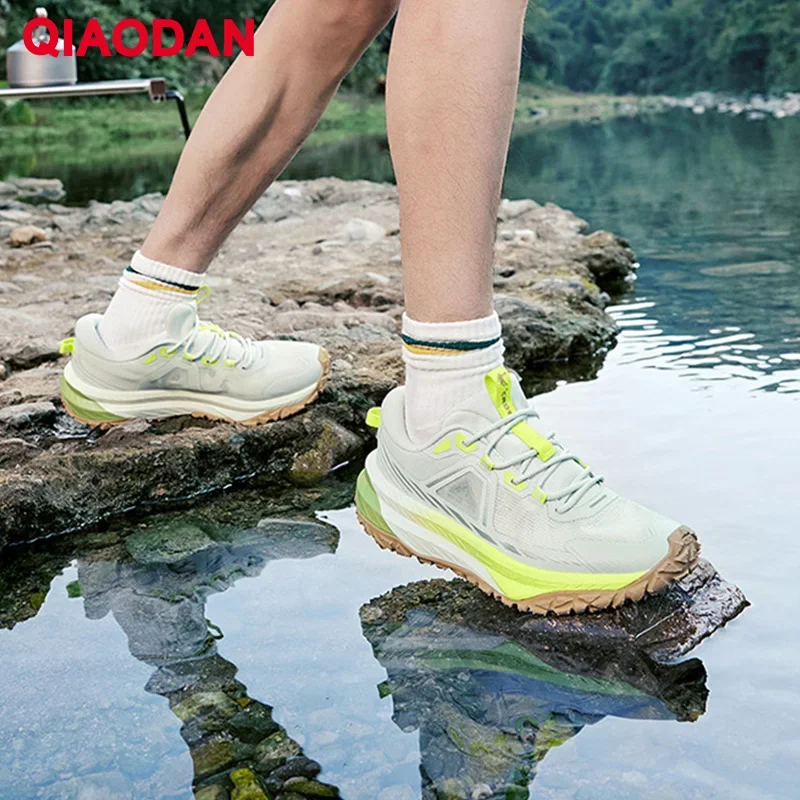 

QIAODAN уличная походная обувь 2025 мужская противоскользящая спортивная обувь для альпинизма легкие дышащие сетчатые кроссовки QDF193252909