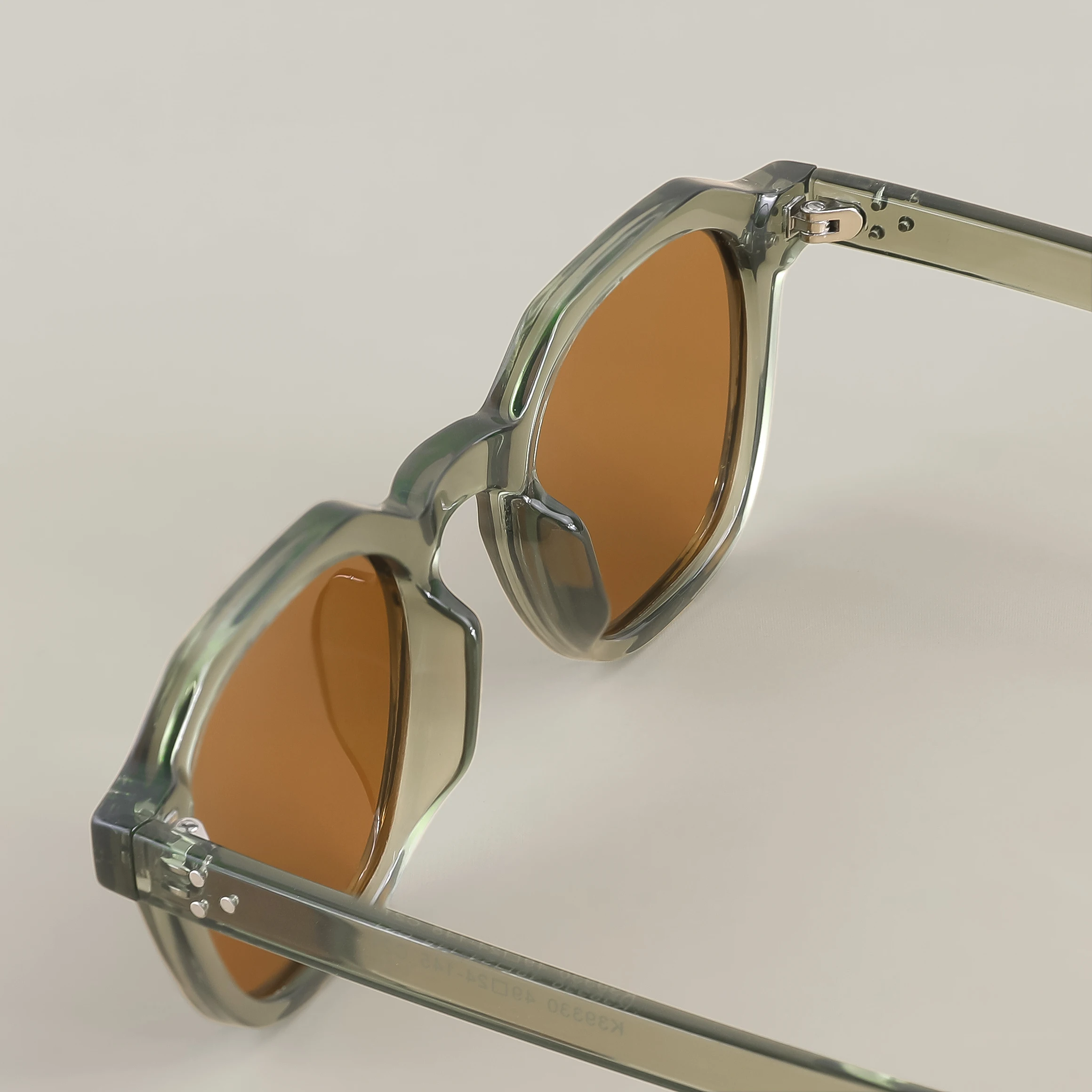 CATERSIDE Retro Polarisierte Sonnenbrille für Herren, ultraleichter TR90-Rahmen, Polygon-Sonnenbrille für Damen, hochwertige Outdoor-Reisebrille – Detail 6