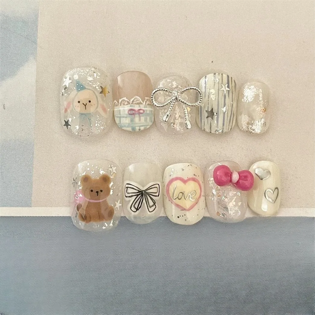 

Летние накладные ногти ручной работы с блестками, милые короткие накладные ногти с бантиками, кружевной отделкой и мишками, нежные и сексуальные, готовые к нанесению