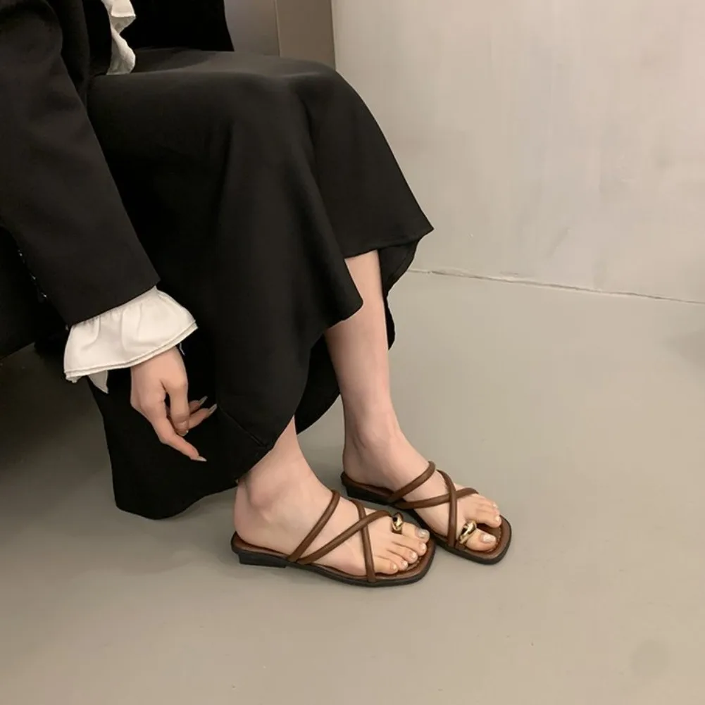 Stylische Damen-Sandalen mit Kreuzriemen, bequeme, leichte Zehenriemen-Strandschuhe mit lässigem, einfarbigem Design für den Sommer – Detail 13
