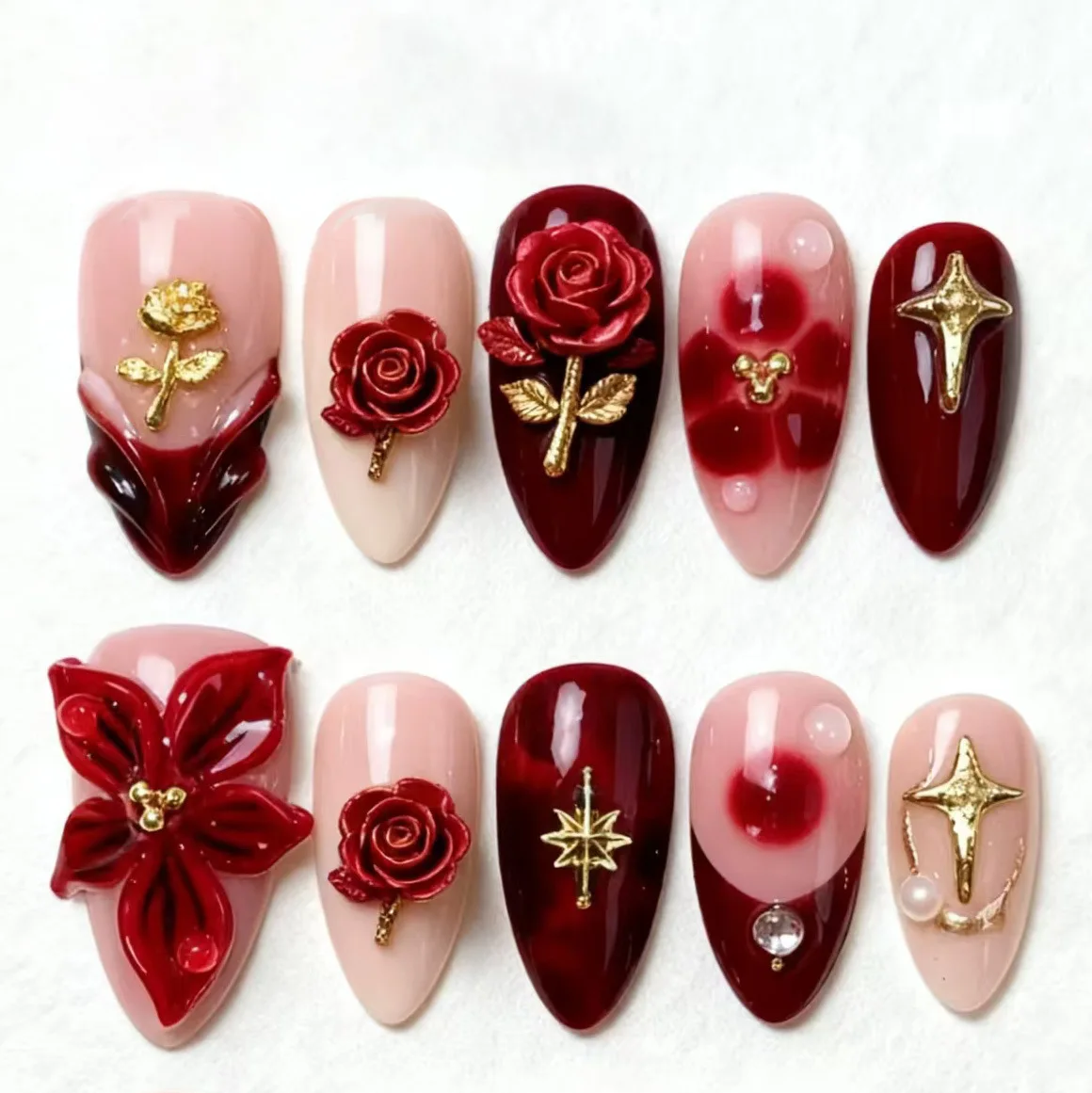 

24PCS Almond Shape Gilt Rose Press on Nails 3D Gold Floral Design Fake Nails Luxury Daily Elegant Spicy Girls Style False Nails
