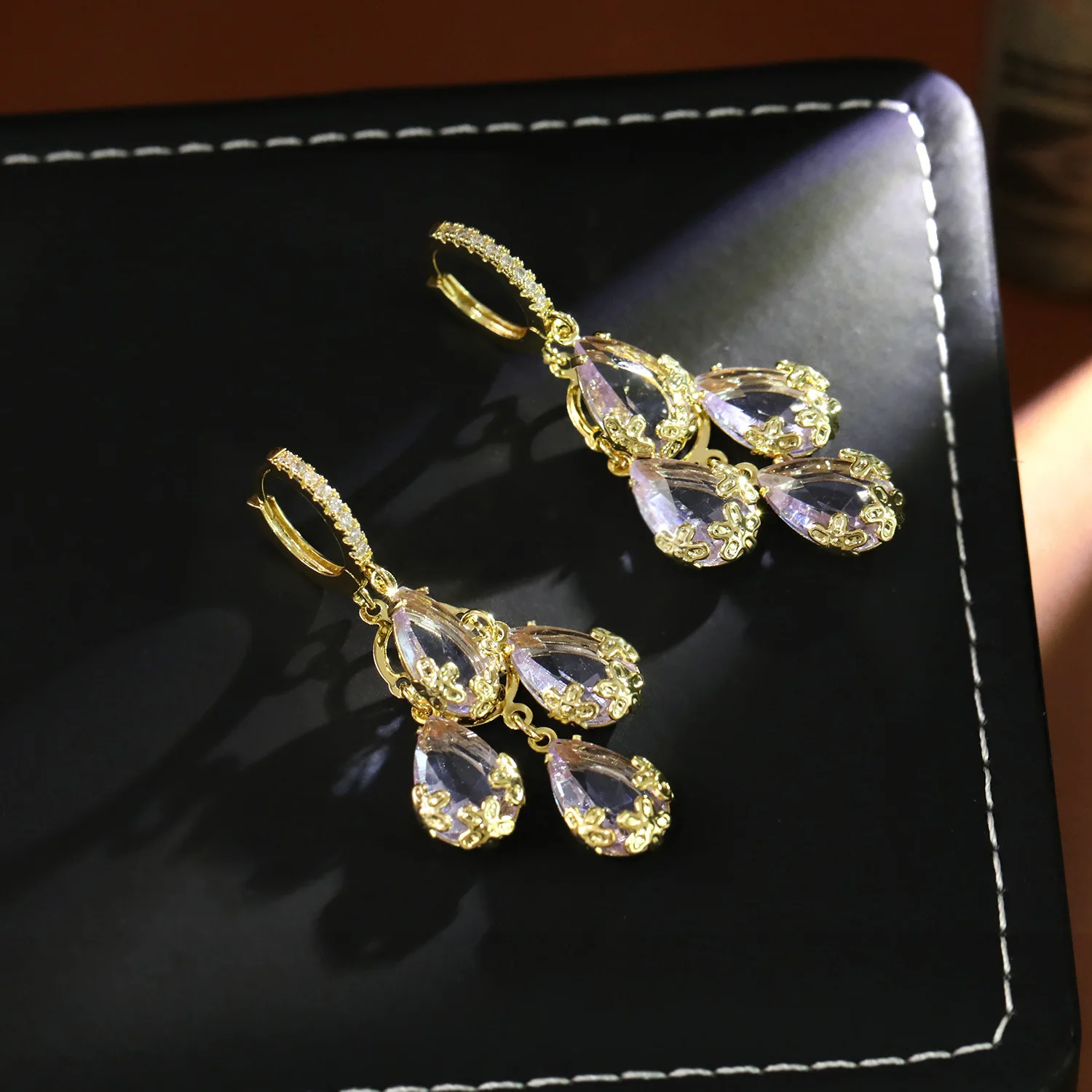 

High Quality Luxury Inlaid Crystal Water Drop Tassel Earrings New Fashion Trendy Niche Design Commuting Crystal Drop Earrings