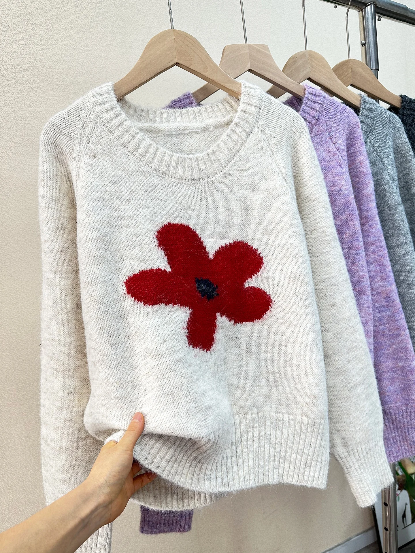 Korean Sle Floral Soft Skin-friendly round Ne Women's Sweater Winter Versatile Warm Knitted Top Comfortable All-match