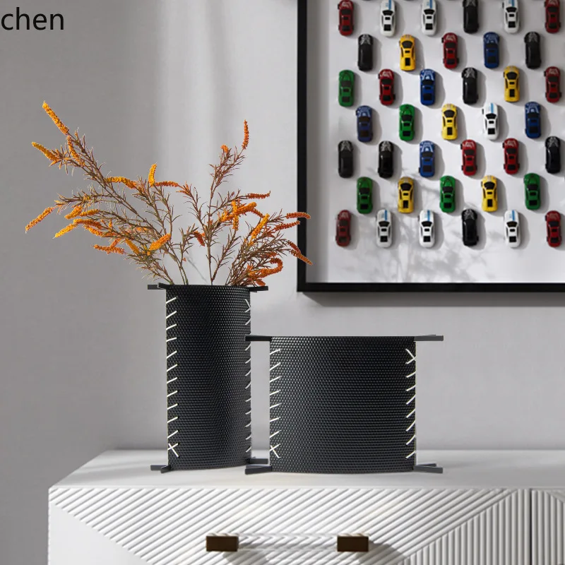 YFY Creative Black Metal Flower Vase High-End Flower Arrangement Design Modern Light Luxury Italian Minimalist Living Room