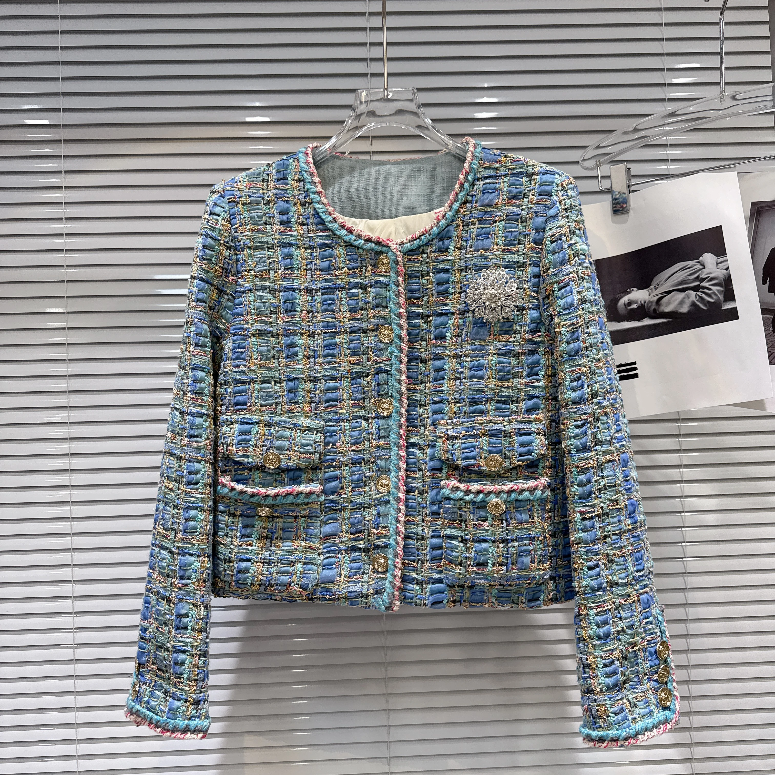 

2025 Winter New French Style Socialite Diamond Brooch Knitted Tweed Down Feather Liner Jacket Short Coat for Ladies