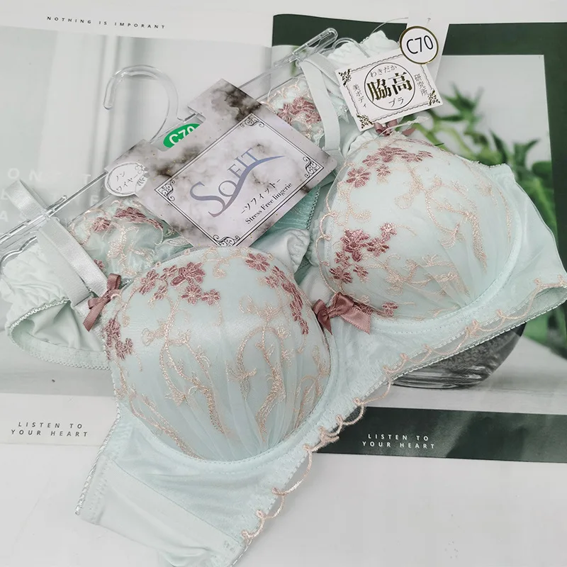 Sexy lace embroidered underwear sets gathered up support girls bra set comfortable skin-friendly lingerie panties