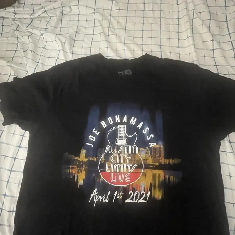 تي شيرت برسومات جو بوناماسا "Austin City Limits Live 4/1/21" مقاس كبير