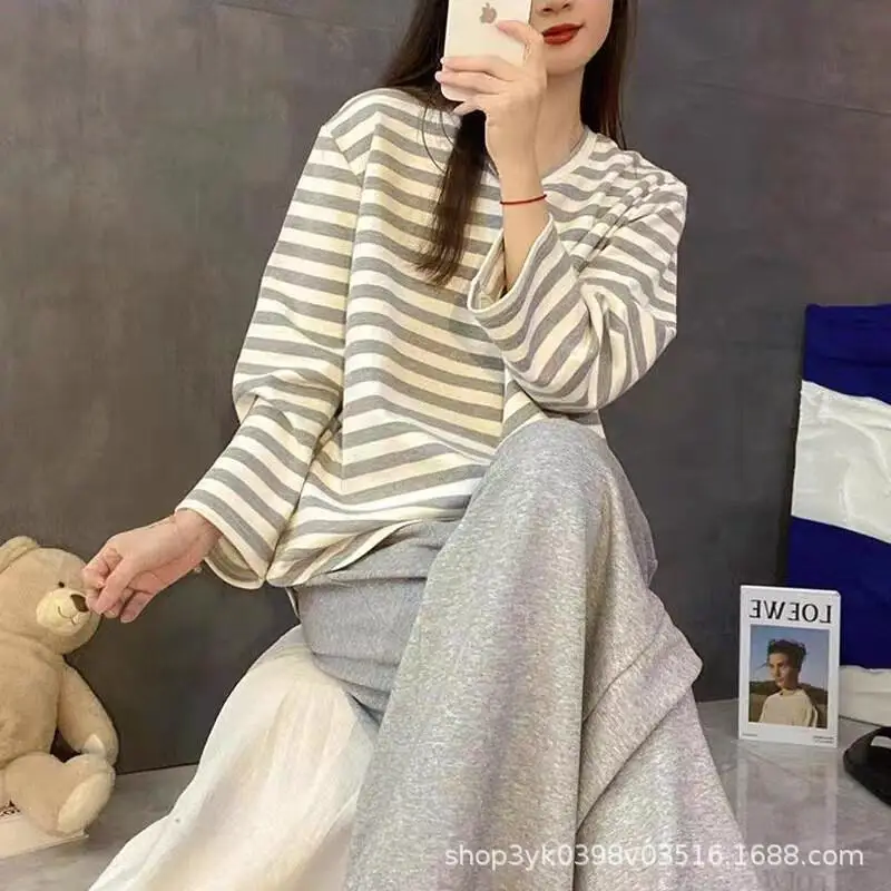 

Комплект домашней одежды, оптовая продажа, студенческая повседневная женская корейская версия из 2 предметов с героями мультфильмов, которую можно носить в качестве верхней одежды, сексуальная пижама в полоску