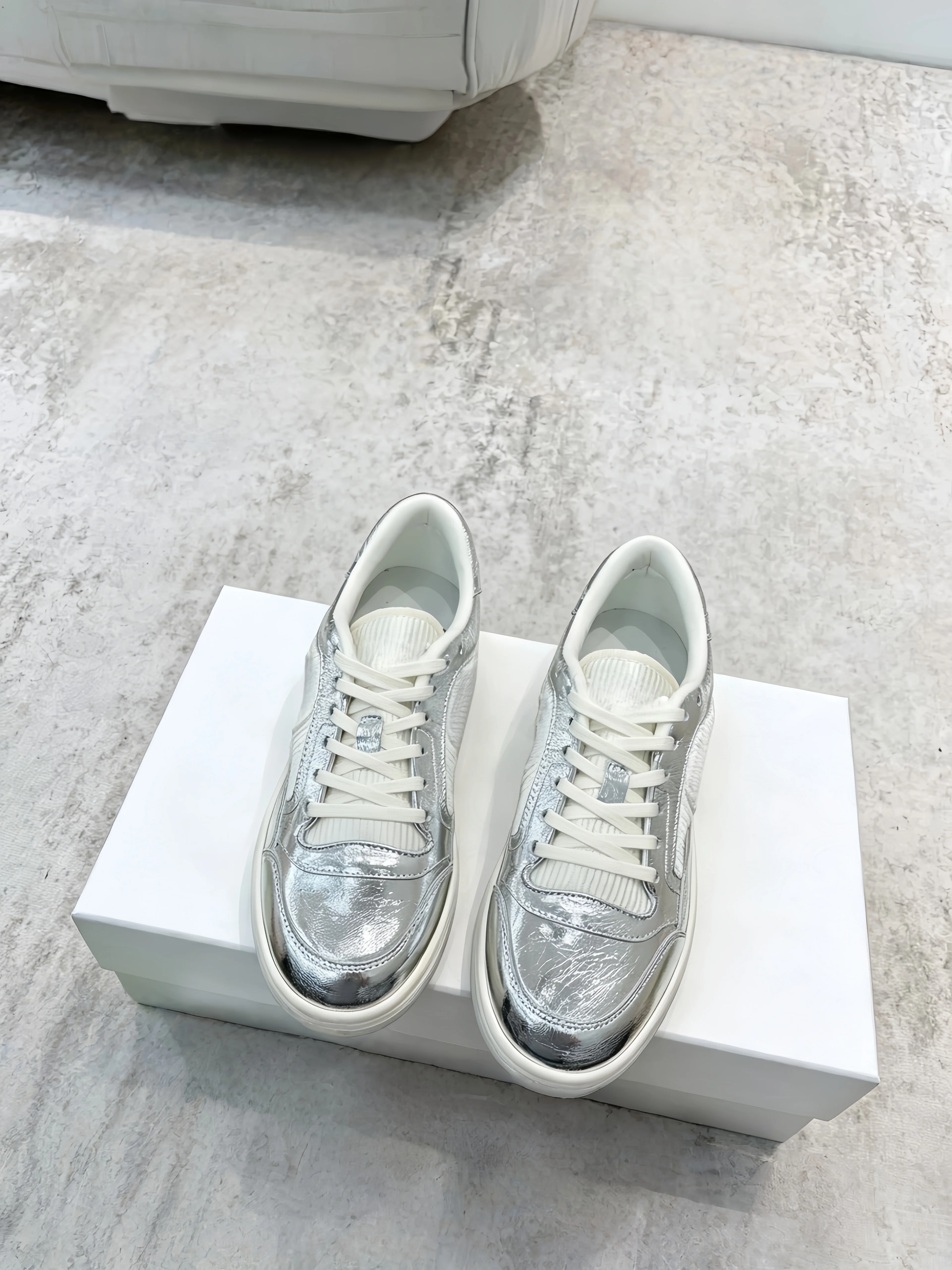 Summer White Sneakers Unisex Retro Color-blocked Sneakers Low-top Genuine Leather Casual Shoes Lace-up Skateboard Shoes Gifts view 3