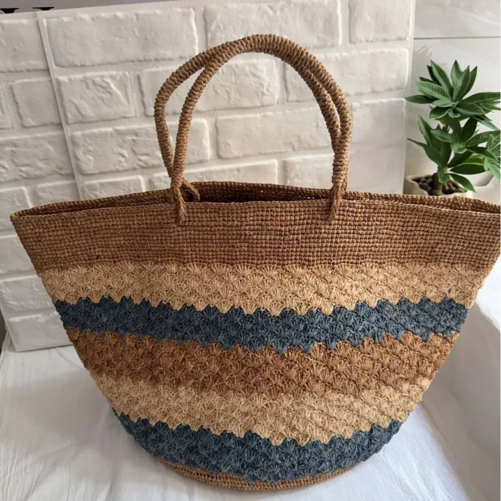 Summer High-quality Raffia Hand-woven Women's Hollow Shoulder Handbag Large-capacity Contrasting Color Versatile Unique Fashion